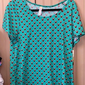 NWT Classic tee from LuLaRoe. Size Large
